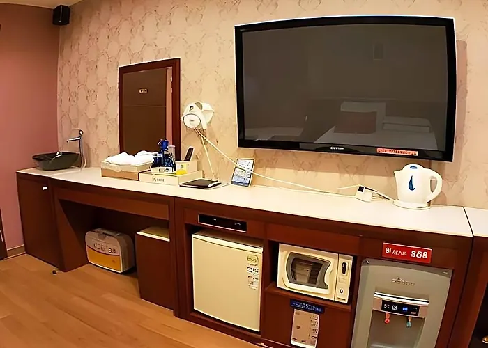 Hotel U