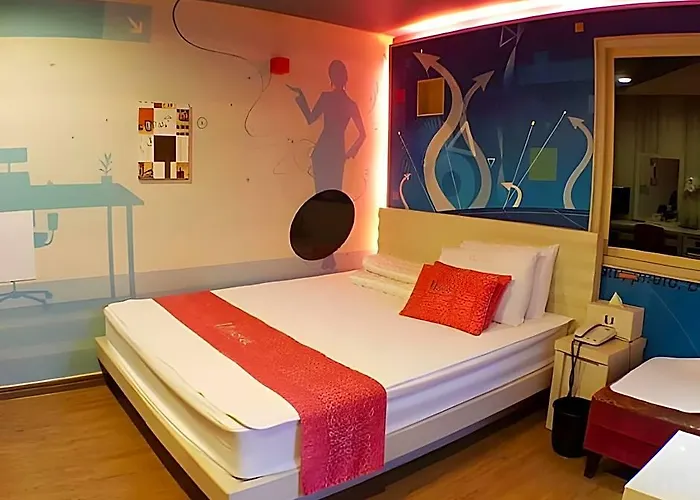 Hotel U